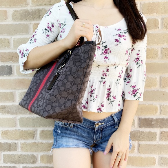 Gaby’sBags👜💕-Coach city zip tote signature - Picture 3 of 3